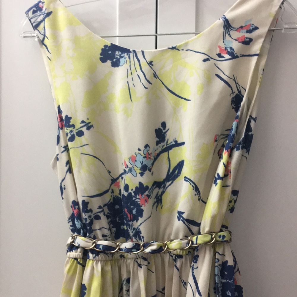 Fun pleated dress with belt